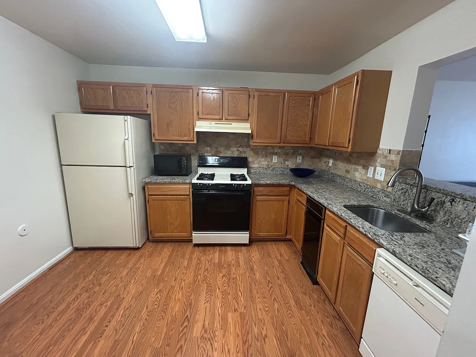 3 bed, 2.5 bath, 1914 sqft, $2,950 — Photo 4