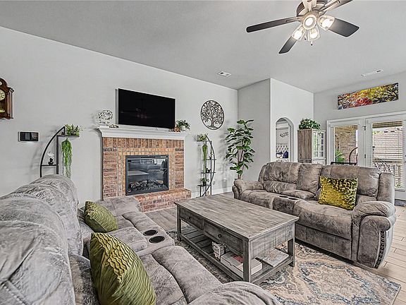 3rd image of 2400 Graham Ln