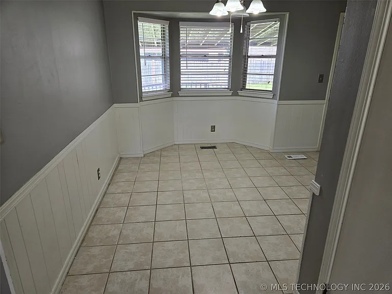 228 E J St — Photo 7