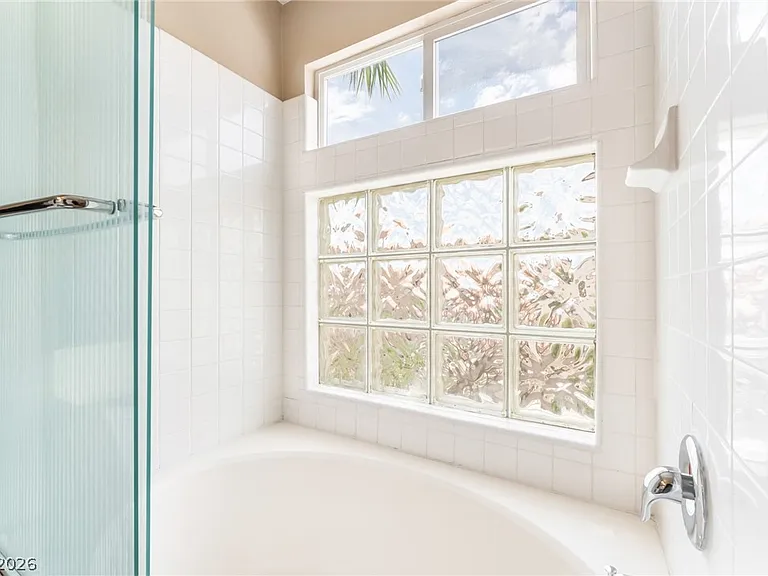 8725 Autumn Valley Ave — Photo 23