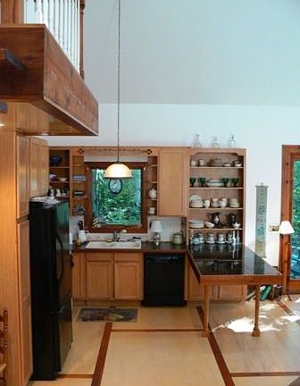 Kitchen/Hardwood Floor