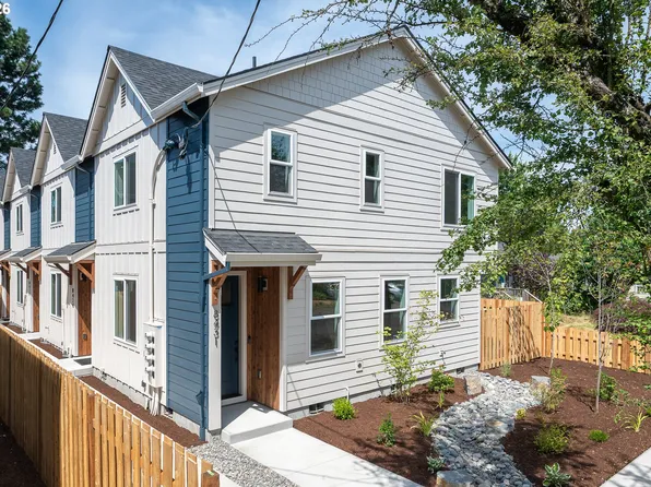 8427 NE Hassalo St, Portland, OR 97220