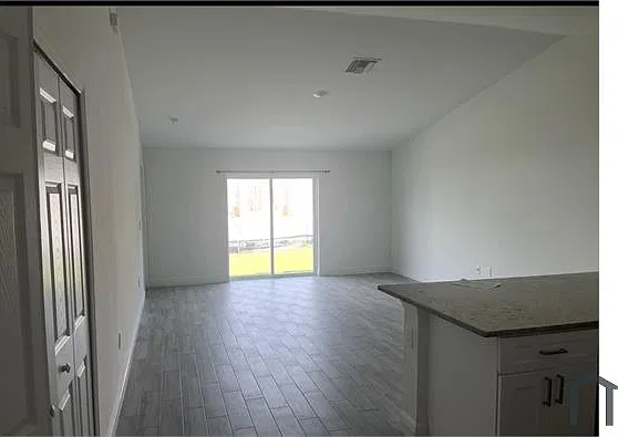 3 bed, 1120 sqft, $2,100 — Photo 1