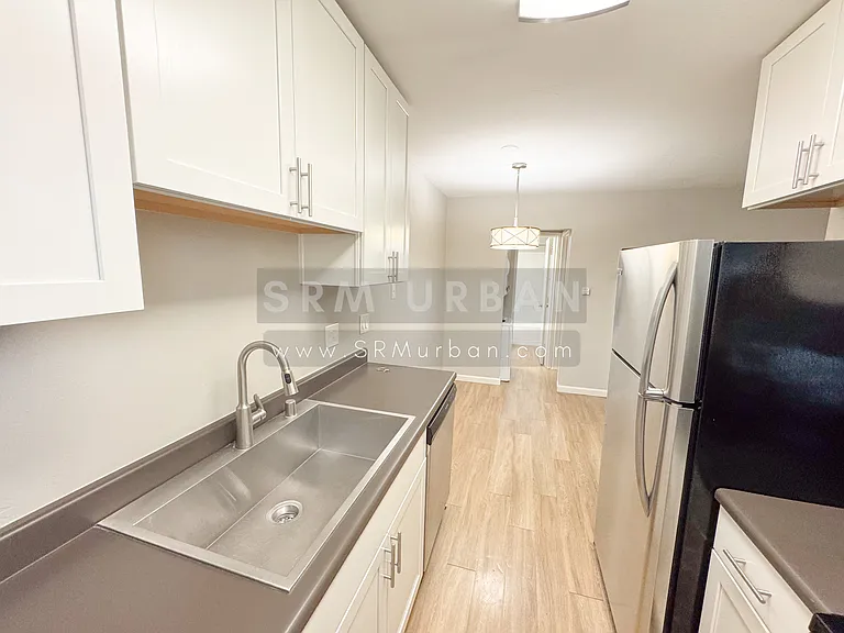 2870 Broadway #8 — Photo 4