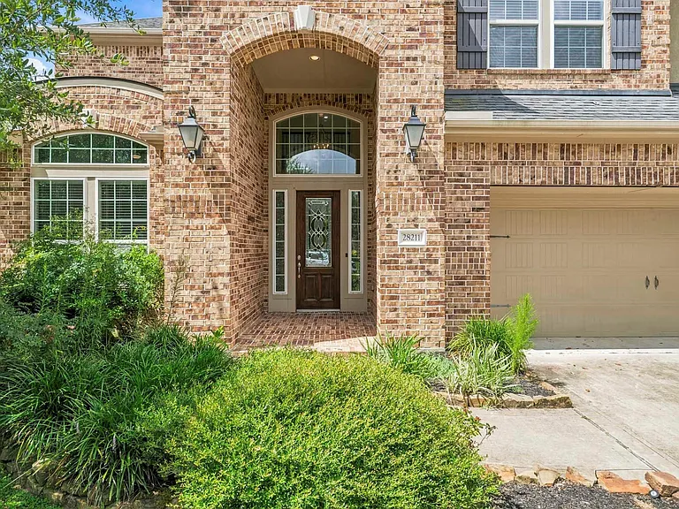 28211 Hidden Brook Ln — Photo 4