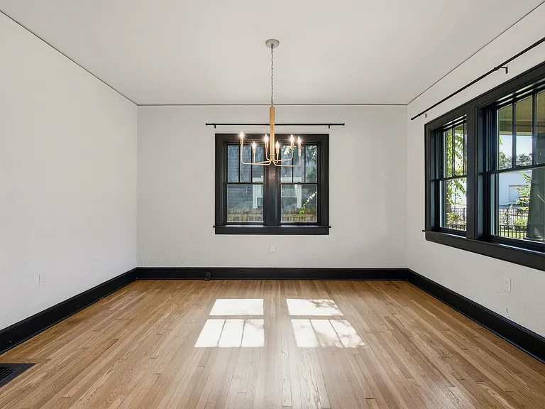 1043 Sharpe Ave — Photo 10
