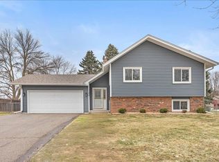 7496 Berkshire Way N, Maple Grove, MN 55311