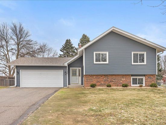 7496 Berkshire Way N, Maple Grove, MN 55311