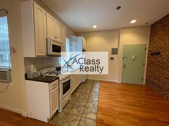 1st image of 32-29 Steinway St #2R