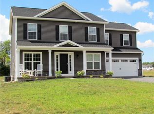 744 Hook Rd, Farmington, NY 14425