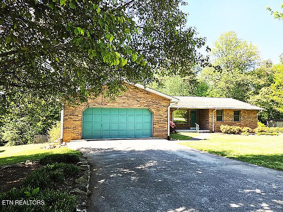 3rd image of 3927 Hillbrook Dr