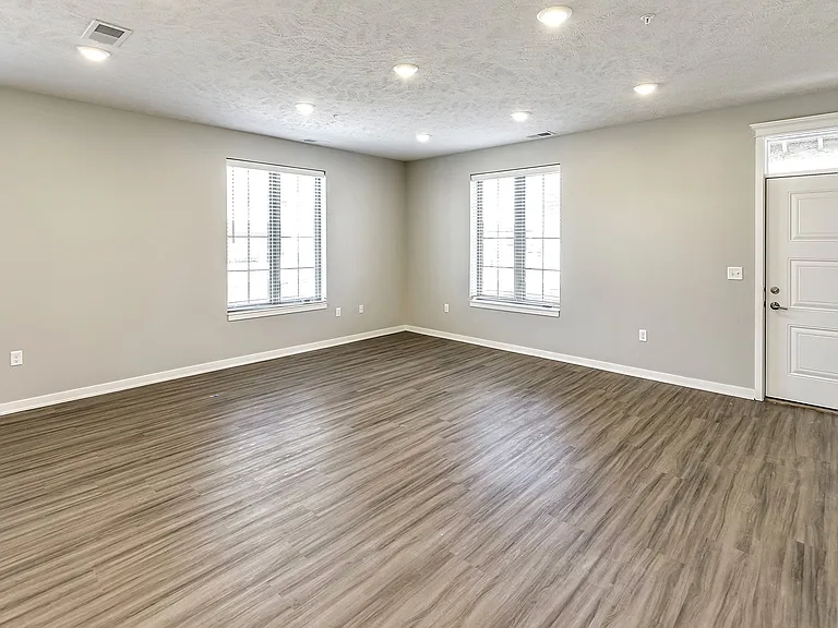 Deerfield Apartments & Chateaus — Photo 18