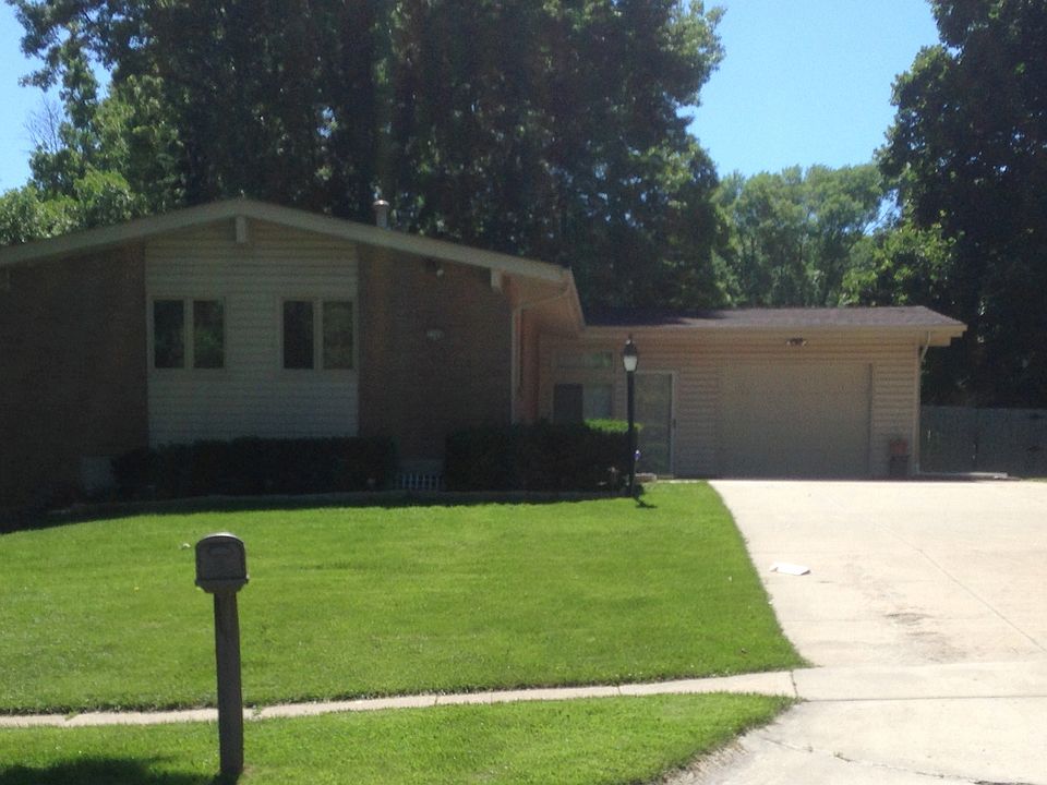 1st image of 2706 N 96th Dr