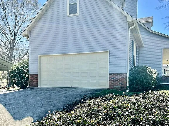 901 Tripp St — exterior photo