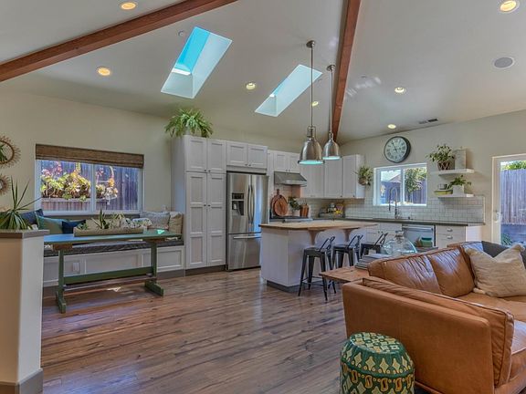 5th image of 418 English Ave