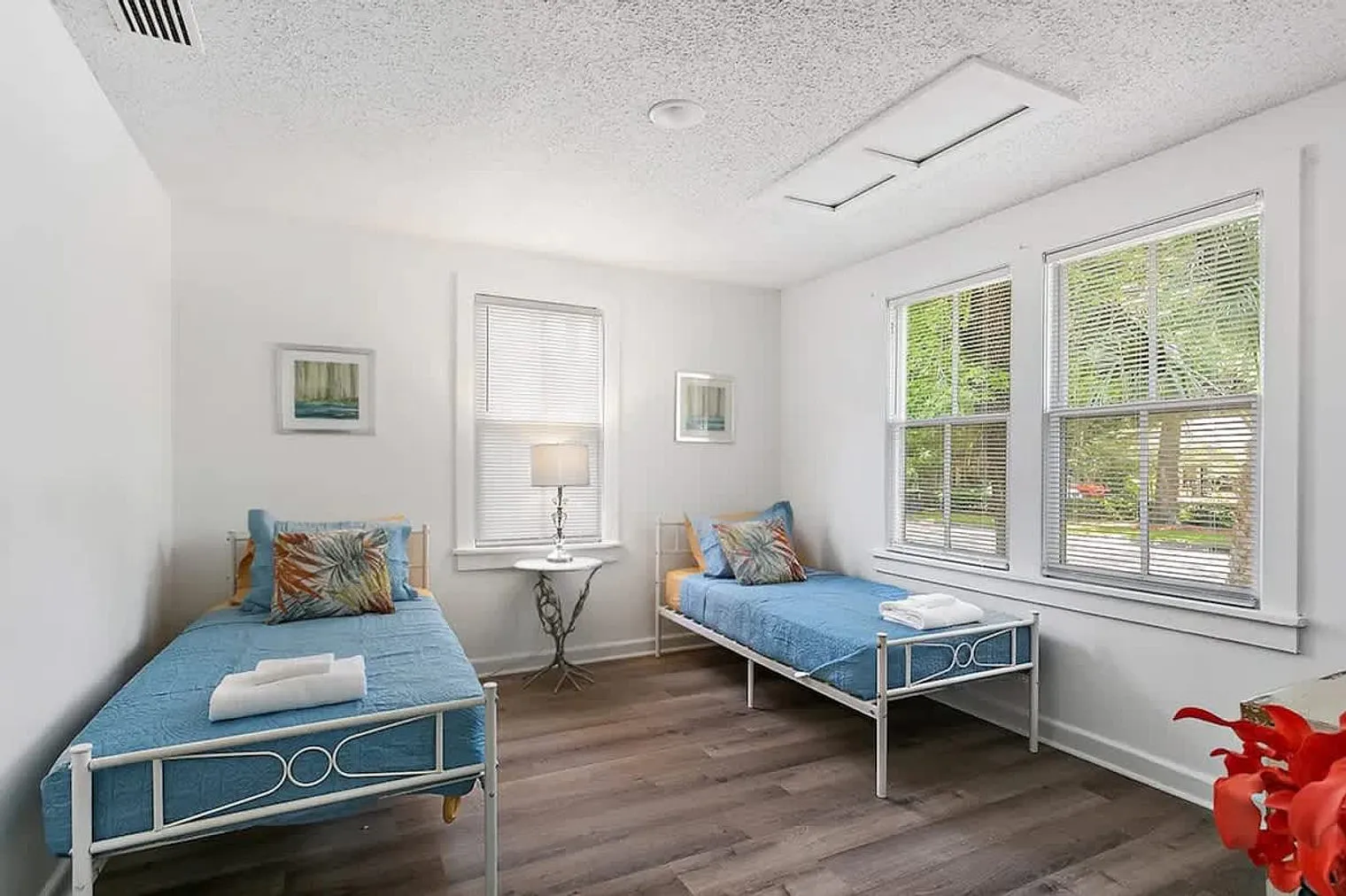 3 bed, 1.0 bath, 828 sqft, $1,455 — Photo 4