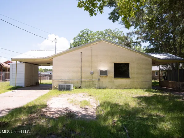 3106 Wesley St, Pascagoula, MS 39567