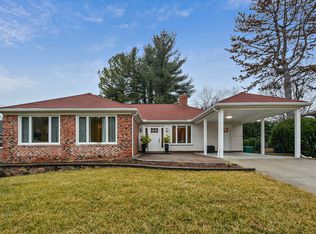 10528 Democracy Ln, Potomac, MD 20854