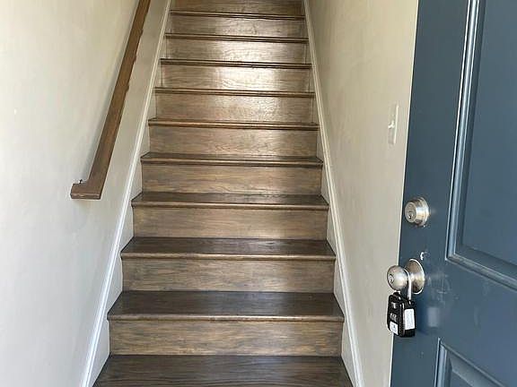 2nd image of 404 Woodstream Cir