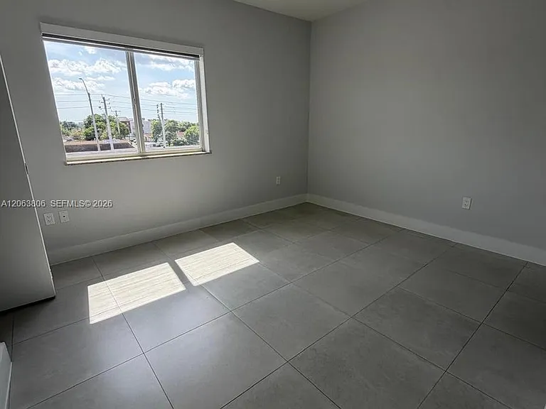 381 E 50th St #5 — Photo 13