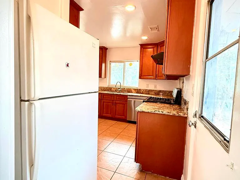 1126 Louise Ave — Photo 18