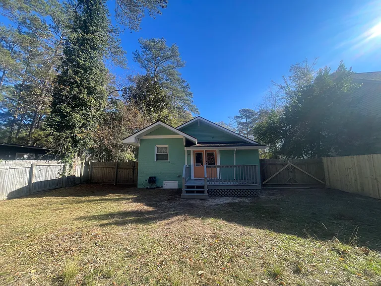 212 Judd St — Photo 3