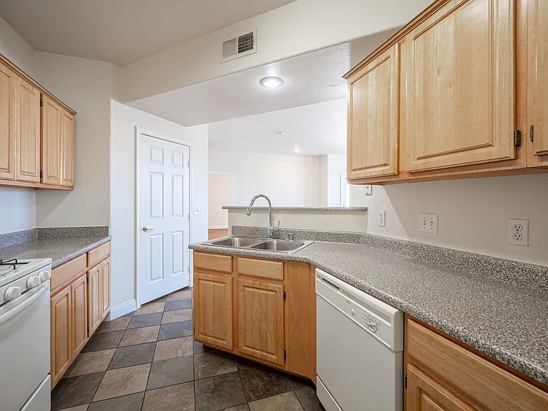 8555 W Russell Rd #2062 — Photo 19