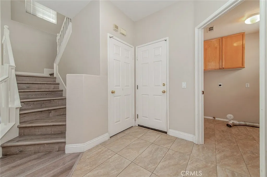 4 bed, 2004 sqft, $4,850 — Photo 4
