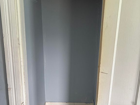 5th image of 907 Ford St