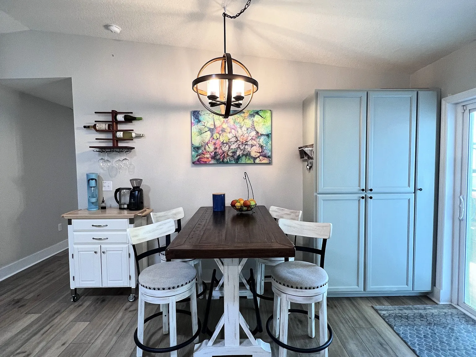 3 bed, 1200 sqft, $3,525 — Photo 3