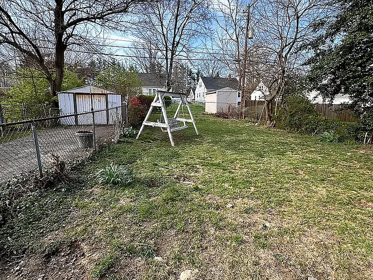 3907 Springhill Rd — Photo 6