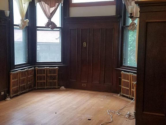 3rd image of 348 Green Ln #1R