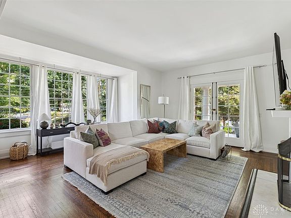 5th image of 3470 Holly Ln