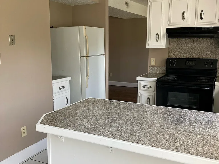 8110 Beechwood Trl — Photo 7