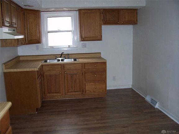 4th image of 107 W Orchard St