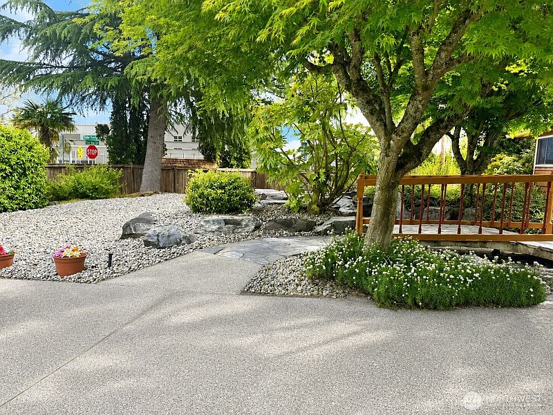 2nd image of 4029 SanMar Drive NE