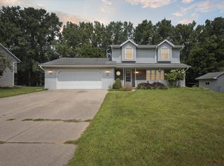 2806 Sunray Ln, Green Bay, WI 54313