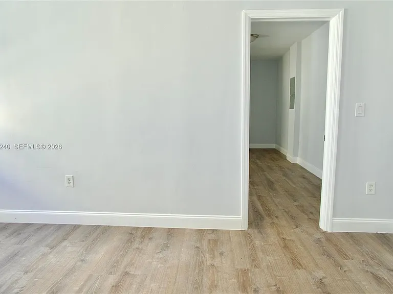 1142 SW 4th St #17 — Photo 11