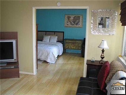 5th image of 287 S Barrington Ave #G4