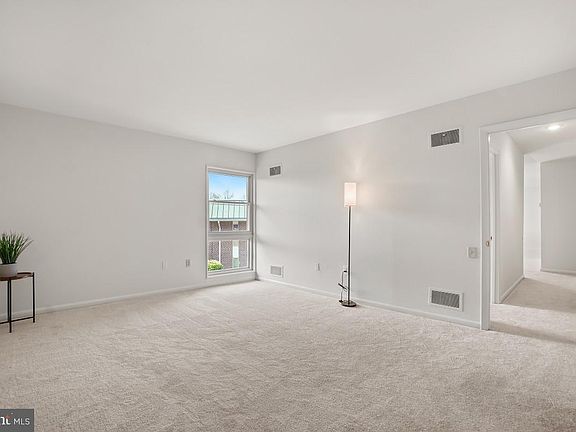 5th image of 3350 Gleneagles Dr #70-2B