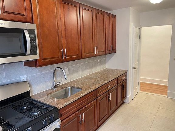 2nd image of 649 Vermont St APT 2R