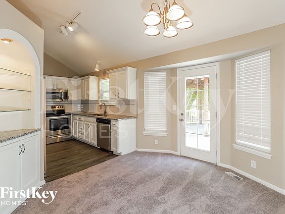 4th image of 1135 Meadowlark Ln