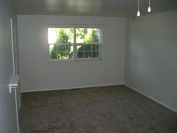 4th image of 483-485 Diven Ln