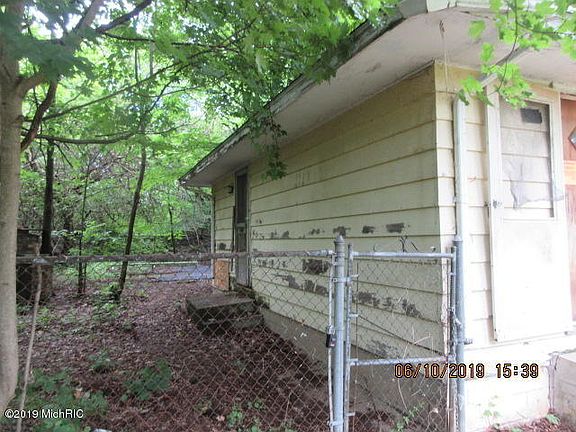 3rd image of 7957 N 30th St