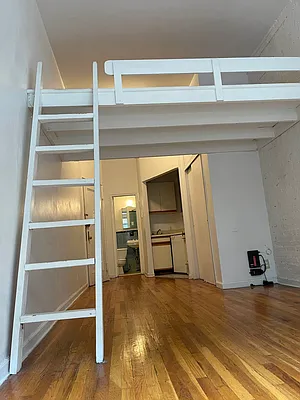 Rented by Eric Goodman Realty Corp | media 3