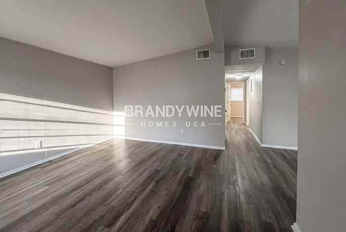 3 bed, 2.0 bath, 1040 sqft, $1,795 — Photo 4