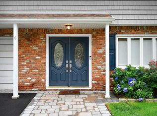 6 Vermont St, Melville, NY 11747