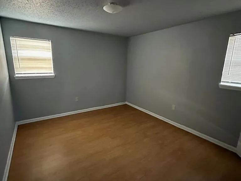 332 Waters St — Photo 6