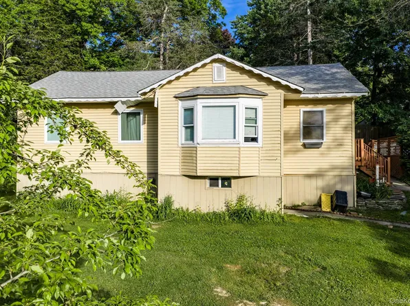 26 Woodycrest Trail, Monroe, NY 10950