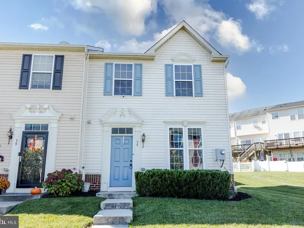 39 Streamside Pl, Falling Waters, WV 25419